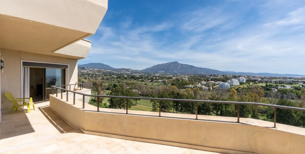 Long-term rent of penthouse in Estepona 16