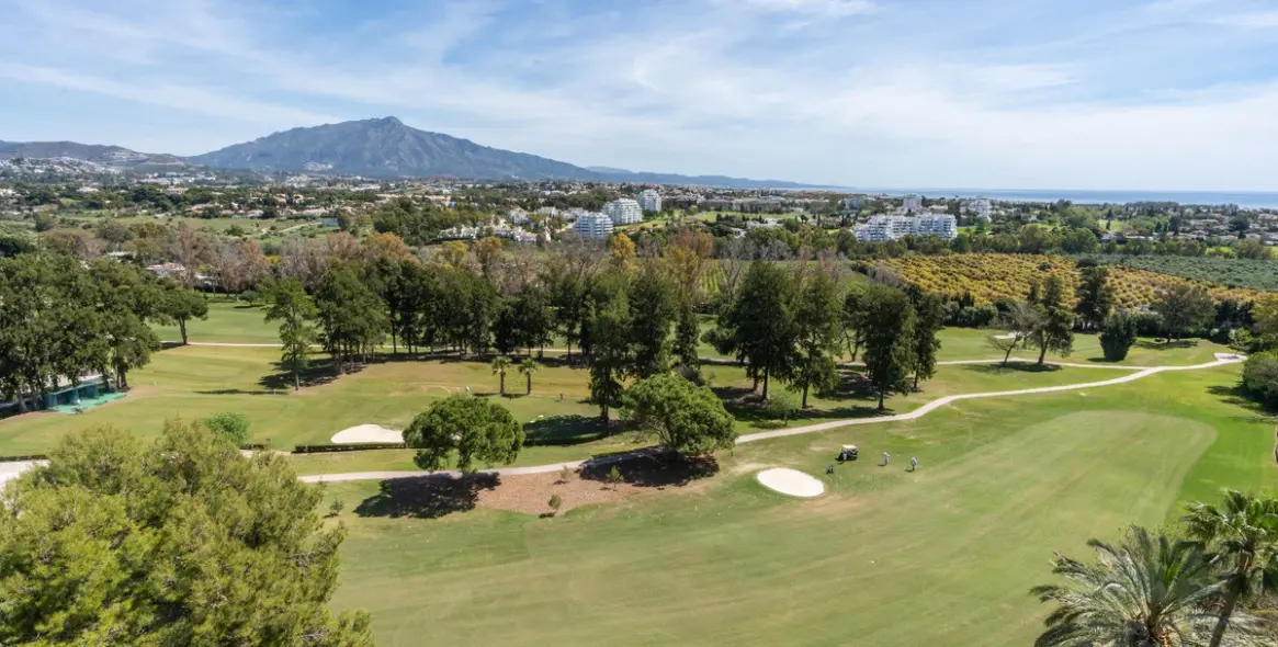 Long-term rent of penthouse in Estepona 17