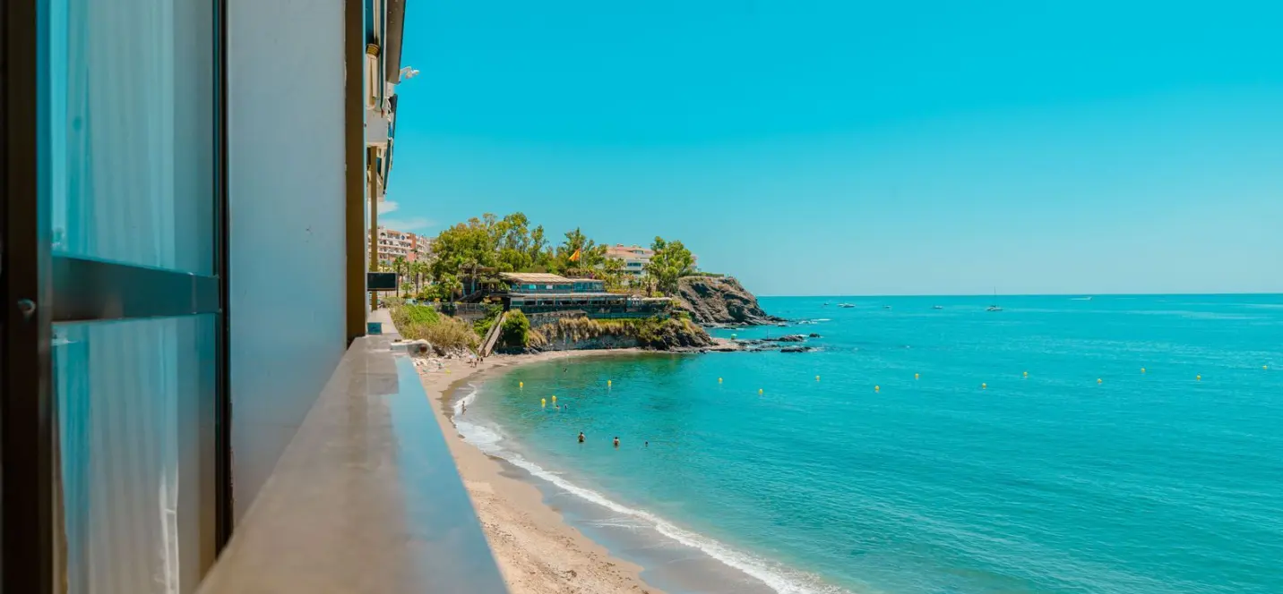 Venta de apartamento en planta media en Benalmadena Costa 2