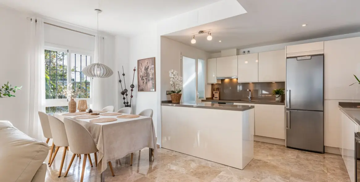 Sale of penthouse duplex in Nueva Andalucía 2