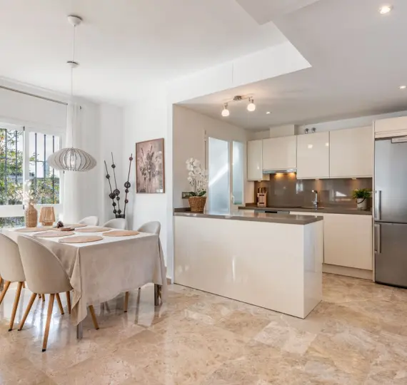 Sale of penthouse duplex in Nueva Andalucía