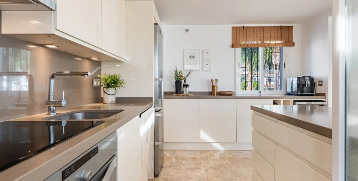 Sale of penthouse duplex in Nueva Andalucía 6