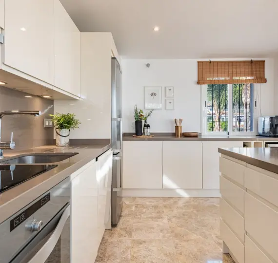 Sale of penthouse duplex in Nueva Andalucía