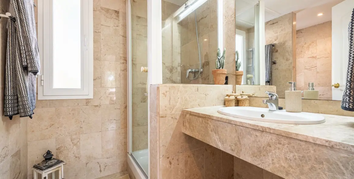 Sale of penthouse duplex in Nueva Andalucía 9