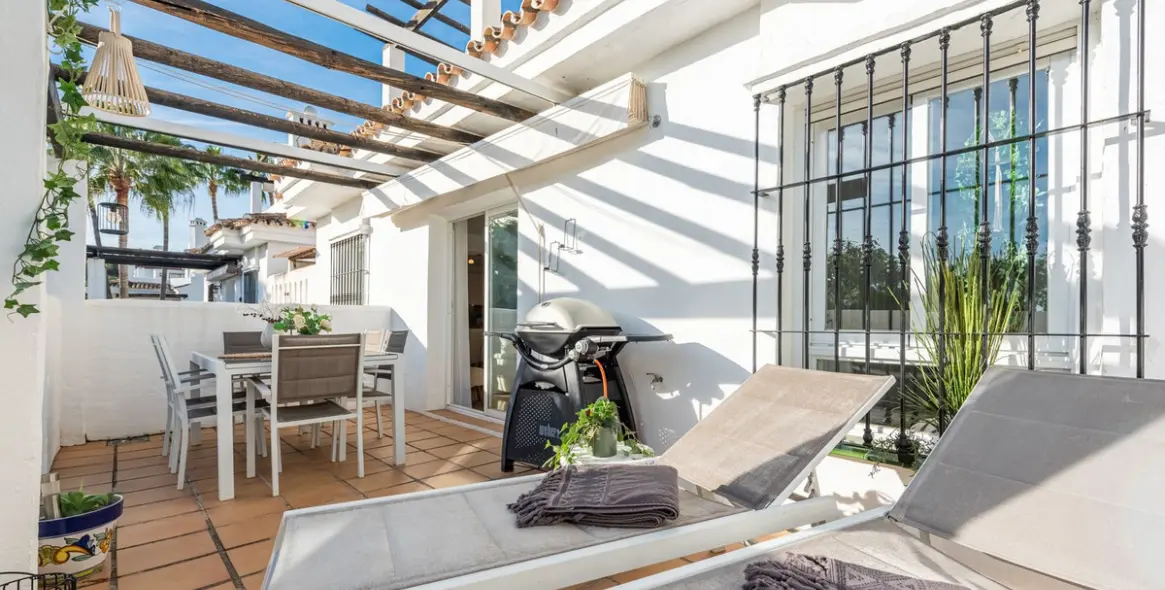 Sale of penthouse duplex in Nueva Andalucía 11