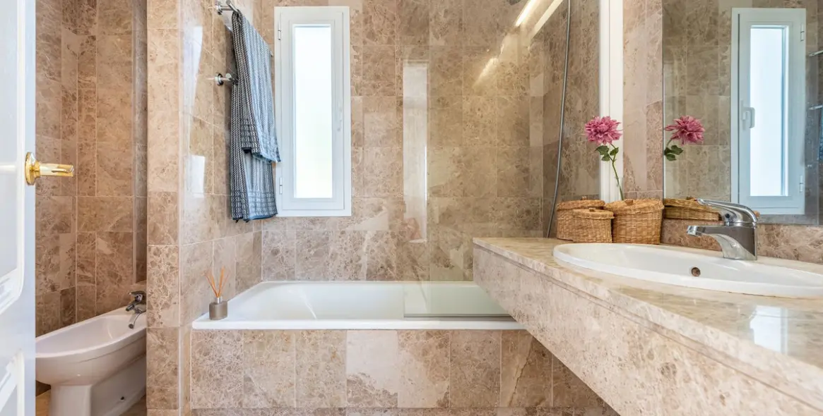 Sale of penthouse duplex in Nueva Andalucía 13