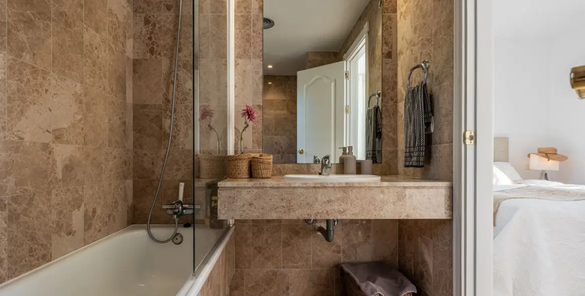 Sale of penthouse duplex in Nueva Andalucía 14