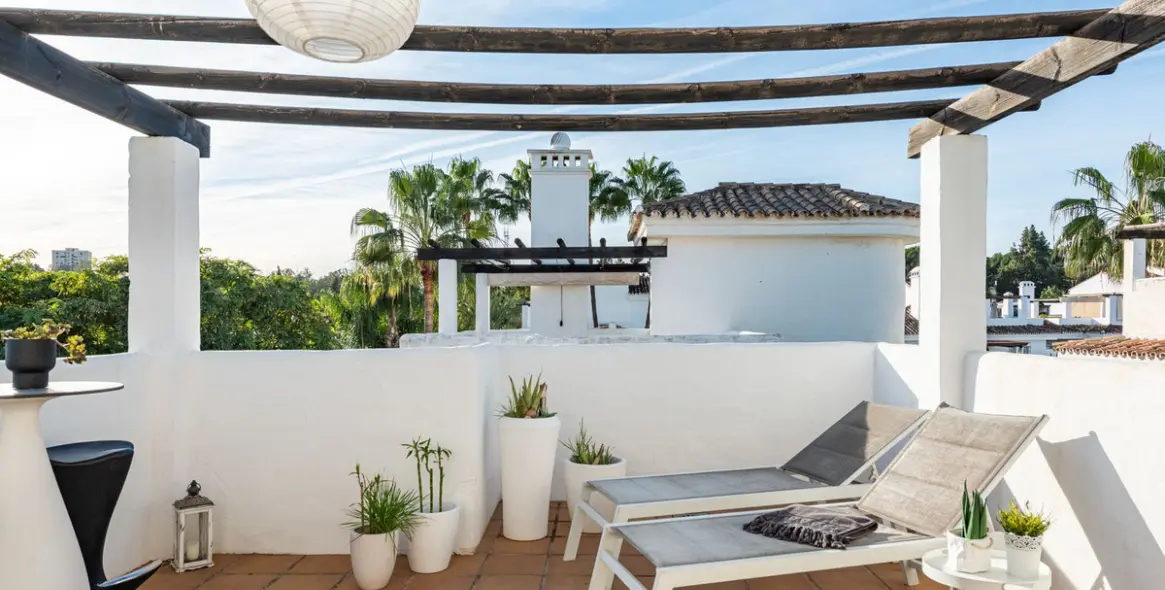 Sale of penthouse duplex in Nueva Andalucía 16