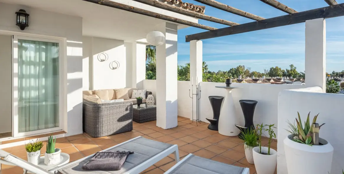 Sale of penthouse duplex in Nueva Andalucía 17