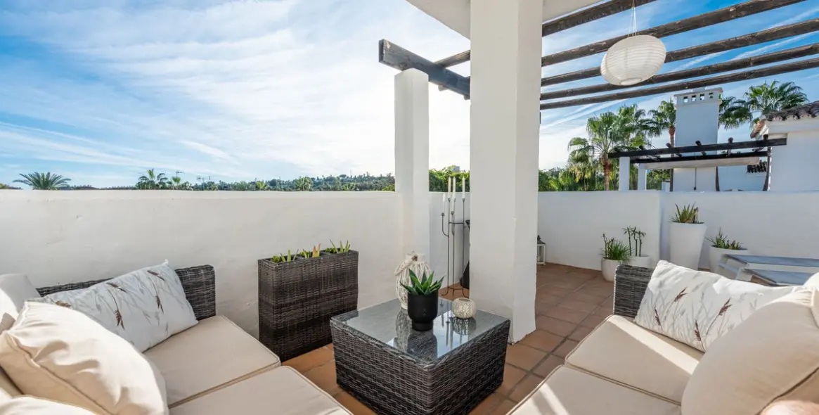 Sale of penthouse duplex in Nueva Andalucía 18
