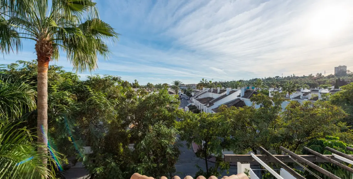 Sale of penthouse duplex in Nueva Andalucía 19