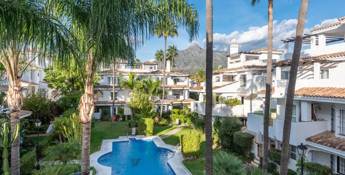 Sale of penthouse duplex in Nueva Andalucía 20