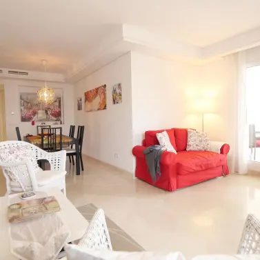 Продажа апартаментов на первом этаже в Nueva Andalucía