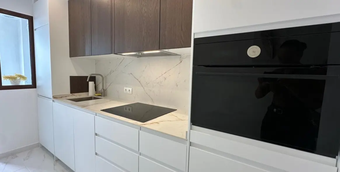 Продажа апартаментов на среднем этаже в The Golden Mile 2