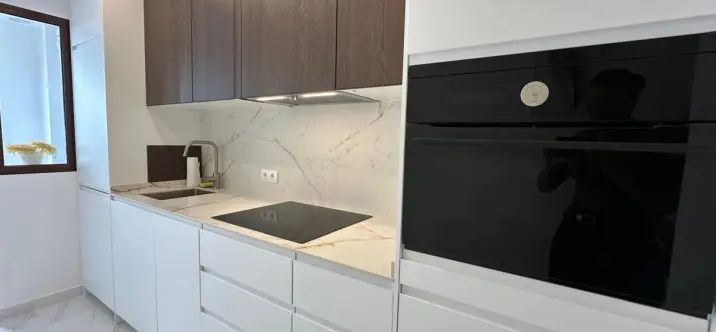 Sale of middle floor apartment in The Golden Mile 1