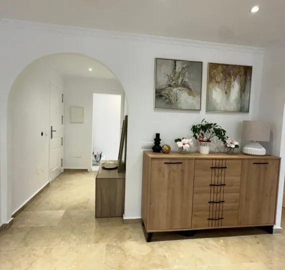 Sale of middle floor apartment in The Golden Mile