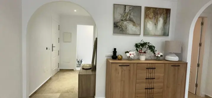 Sale of middle floor apartment in The Golden Mile 3