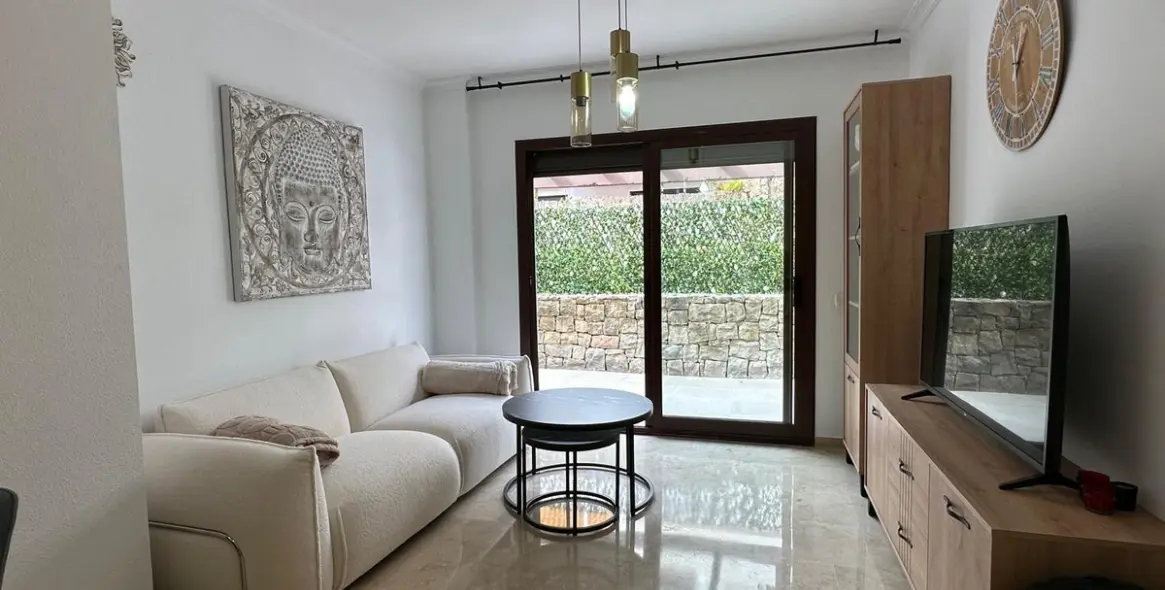 Продажа апартаментов на среднем этаже в The Golden Mile 5