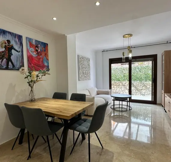 Sale of middle floor apartment in The Golden Mile