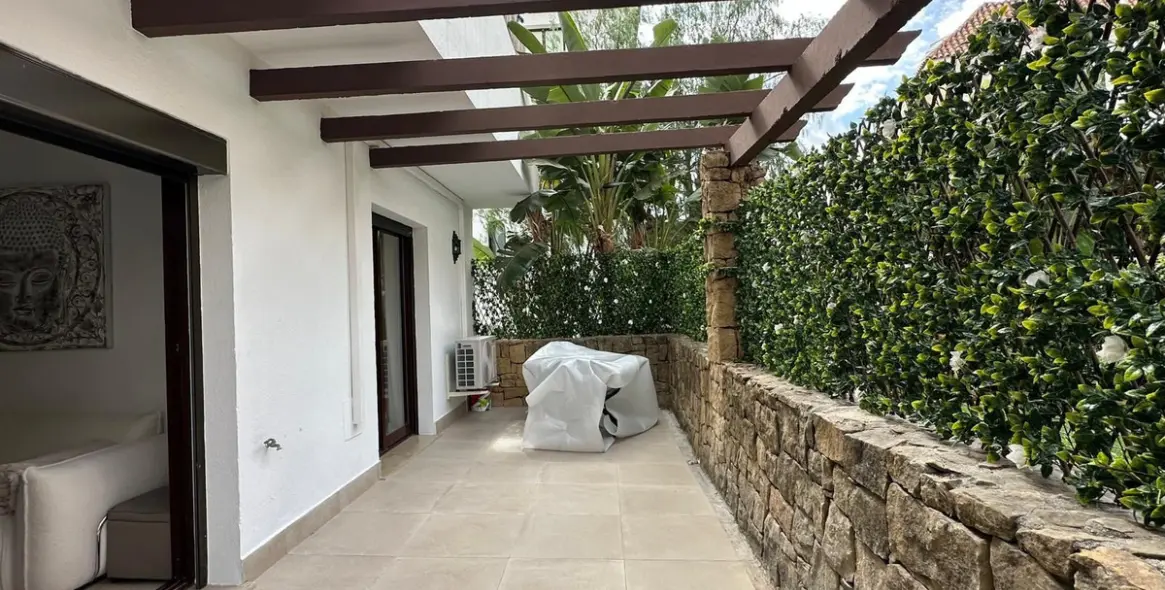 Продажа апартаментов на среднем этаже в The Golden Mile 8