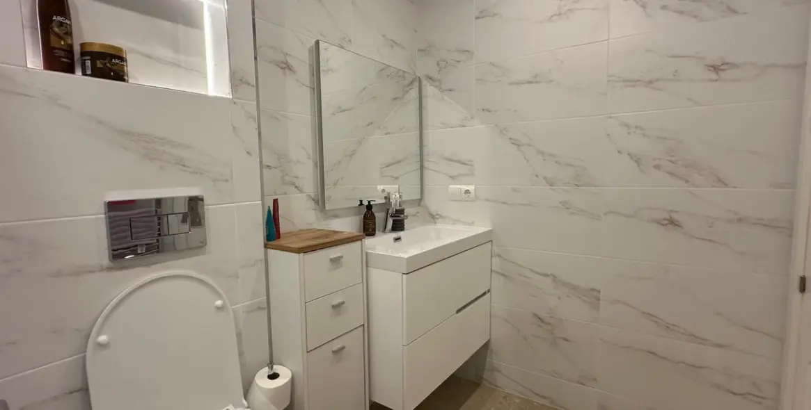 Продажа апартаментов на среднем этаже в The Golden Mile 11