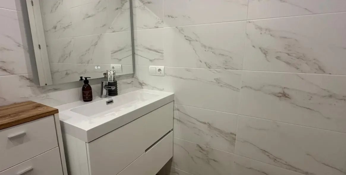 Продажа апартаментов на среднем этаже в The Golden Mile 16