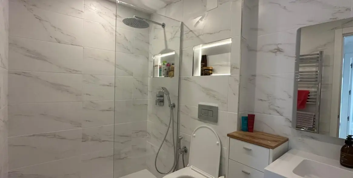 Продажа апартаментов на среднем этаже в The Golden Mile 18