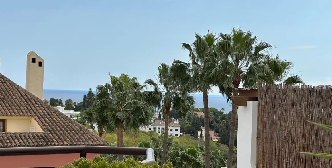 Продажа апартаментов на среднем этаже в The Golden Mile 19