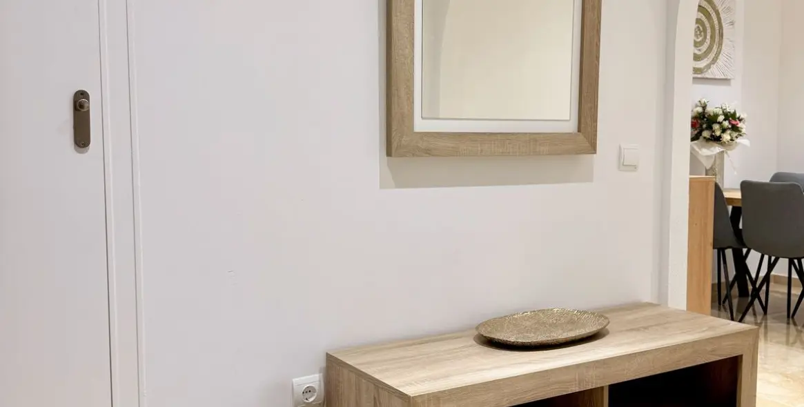 Sale of middle floor apartment in The Golden Mile 13