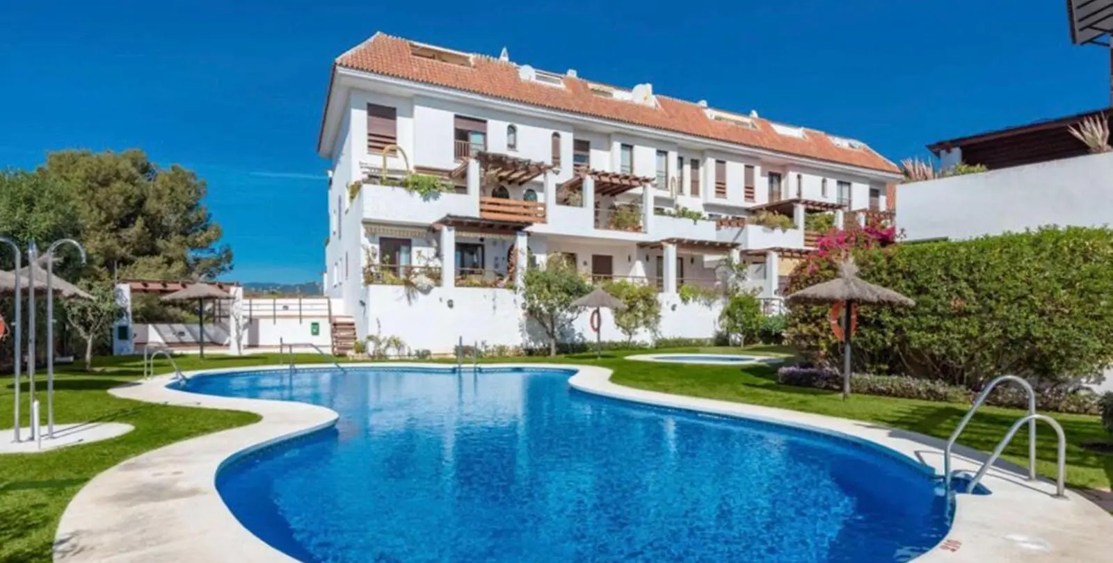 Sale of middle floor apartment in Marbella 3