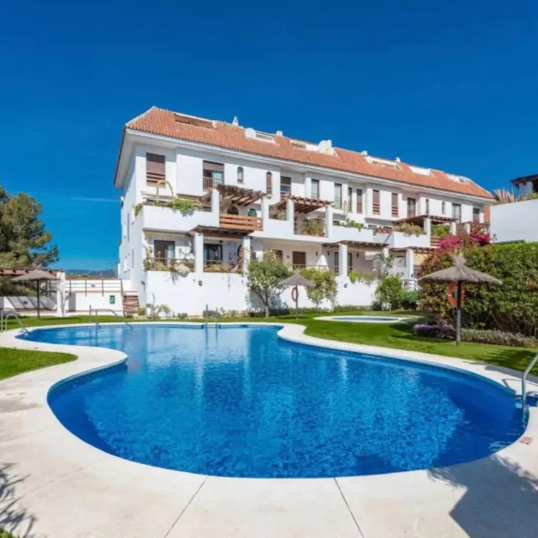 Sale of middle floor apartment in Marbella