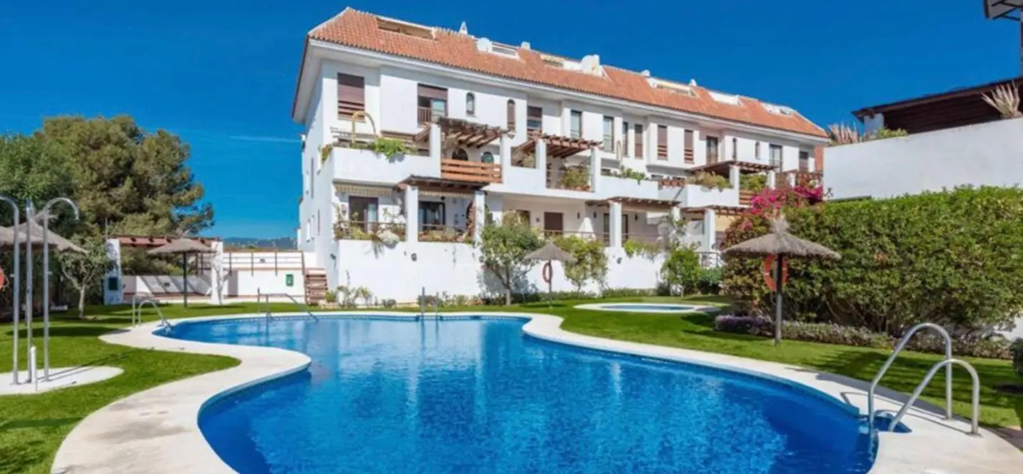 Sale of middle floor apartment in Marbella 2