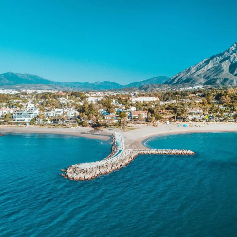 Sale of middle floor apartment in Marbella