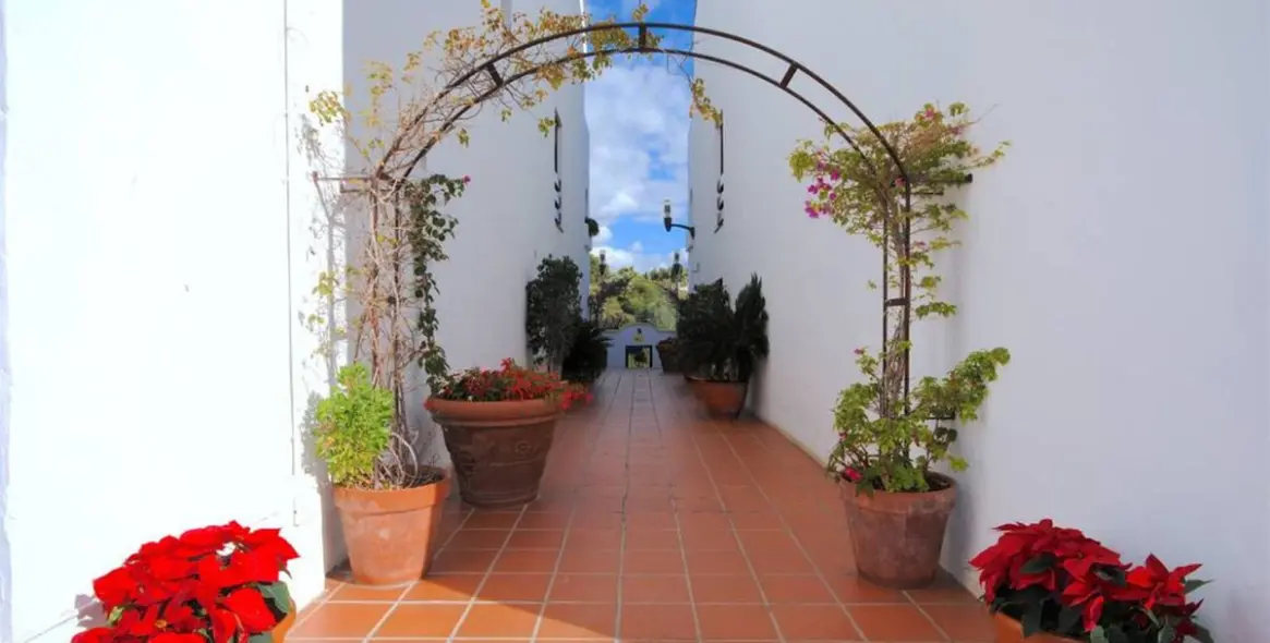 Sale of duplex in Aloha 5