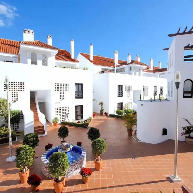 Sale of duplex in Aloha