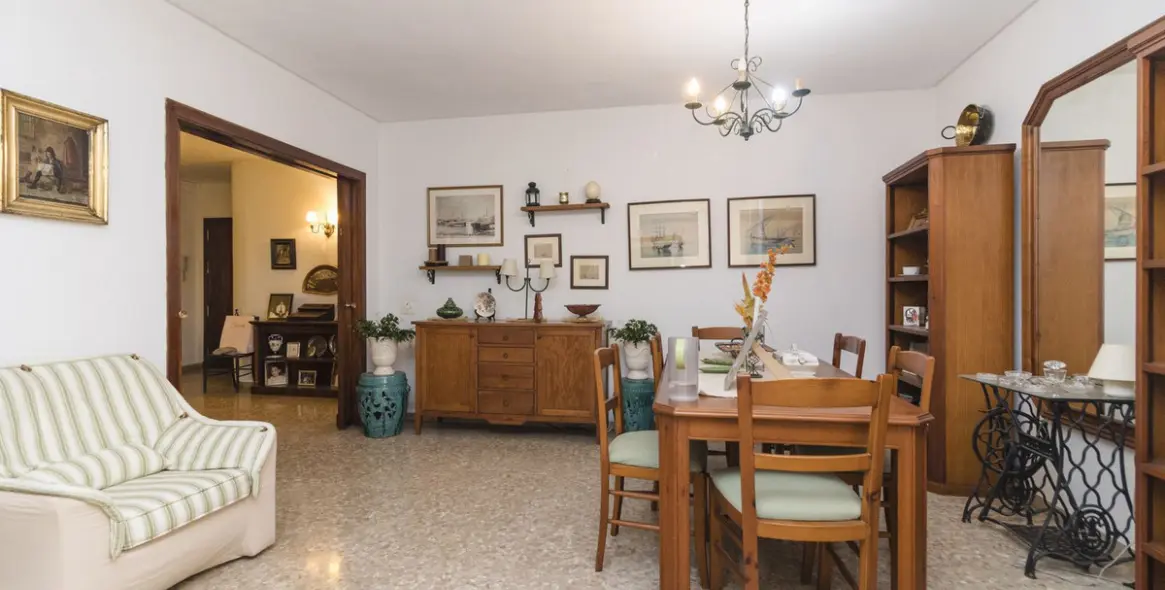 Sale of middle floor apartment in Málaga Centro 2