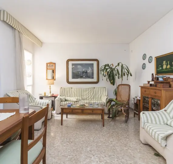 Sale of middle floor apartment in Málaga Centro