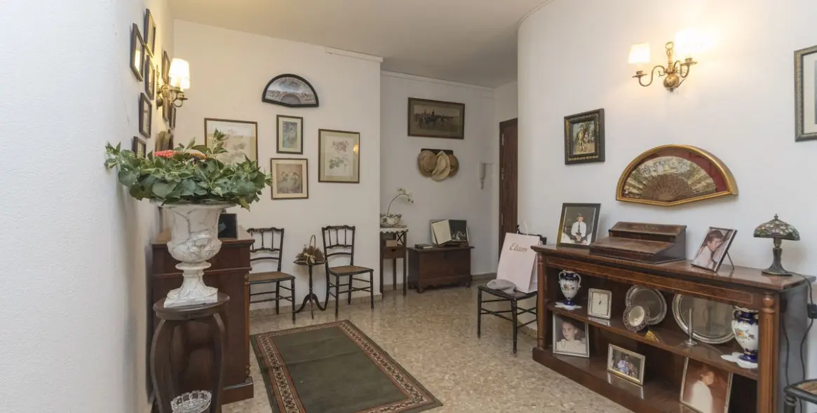 Sale of middle floor apartment in Málaga Centro 4