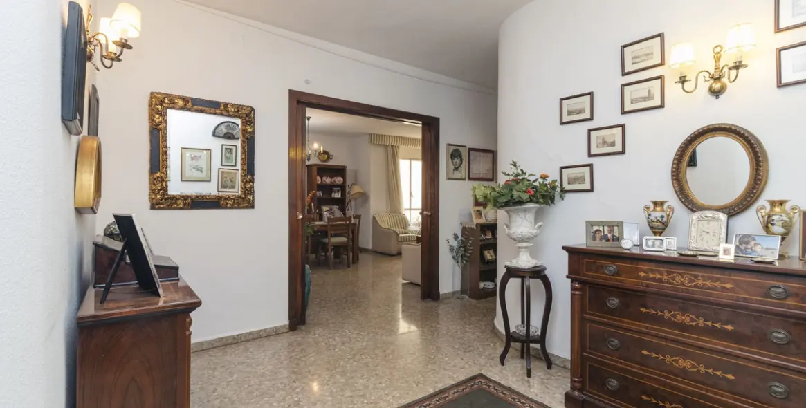 Sale of middle floor apartment in Málaga Centro 5