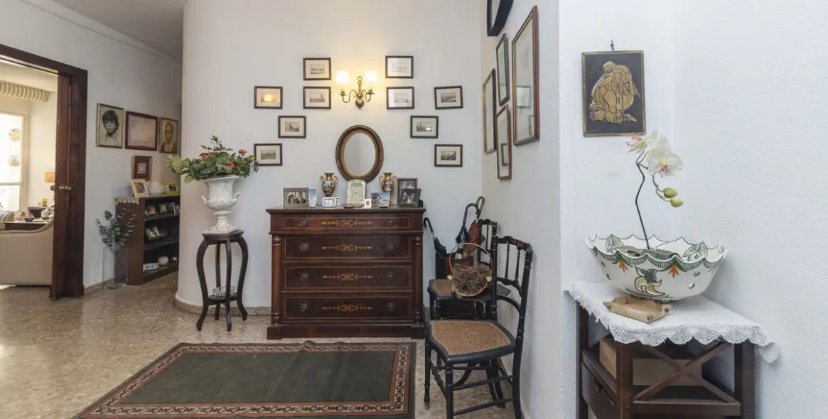 Sale of middle floor apartment in Málaga Centro 6