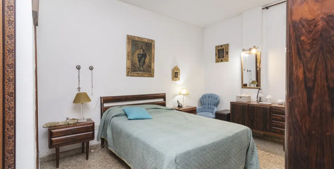Sale of middle floor apartment in Málaga Centro 8