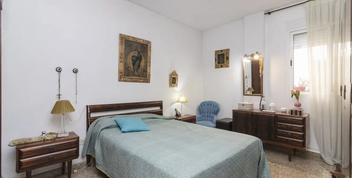 Sale of middle floor apartment in Málaga Centro 9