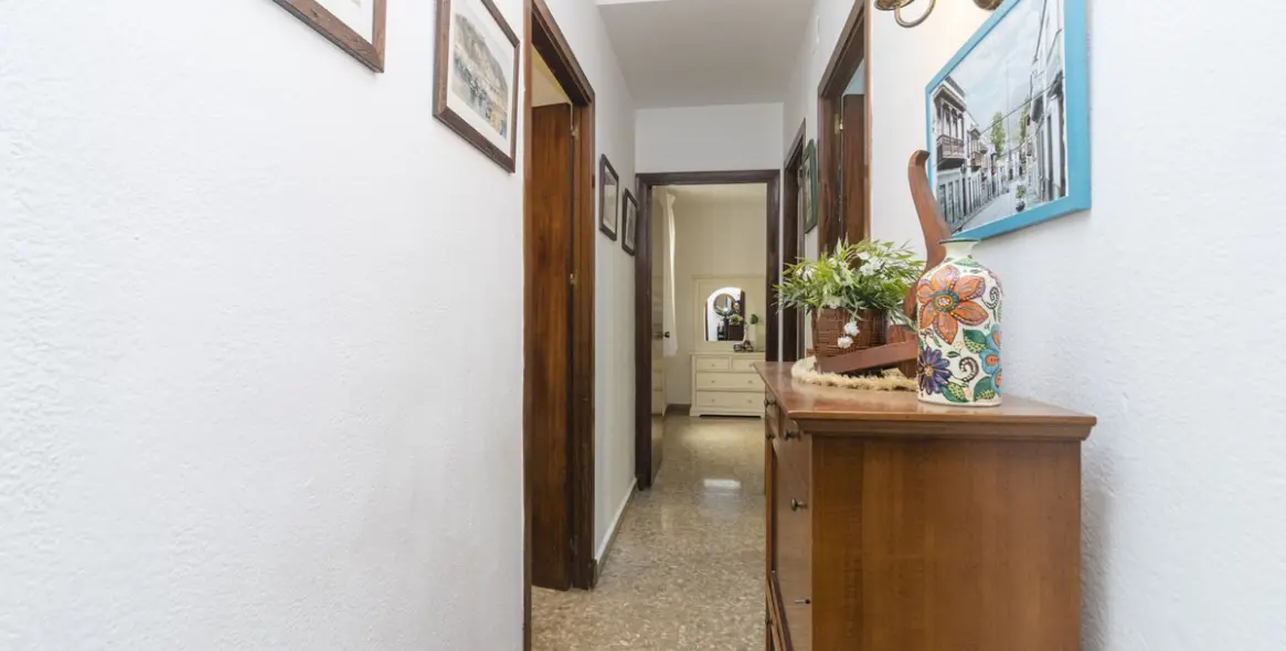 Sale of middle floor apartment in Málaga Centro 10