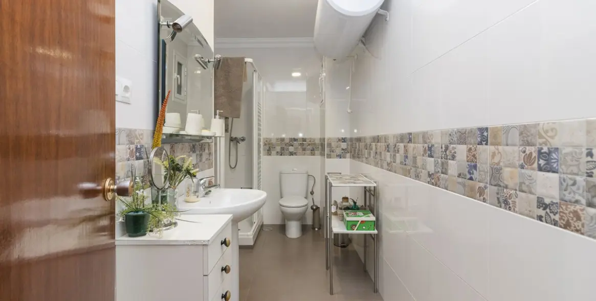 Sale of middle floor apartment in Málaga Centro 12