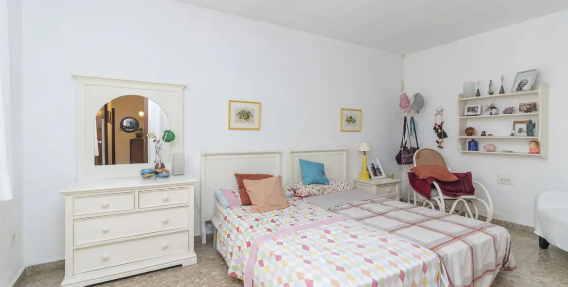 Sale of middle floor apartment in Málaga Centro 13