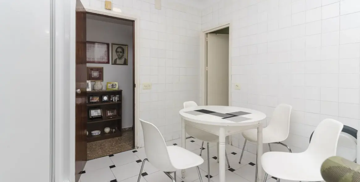 Sale of middle floor apartment in Málaga Centro 18