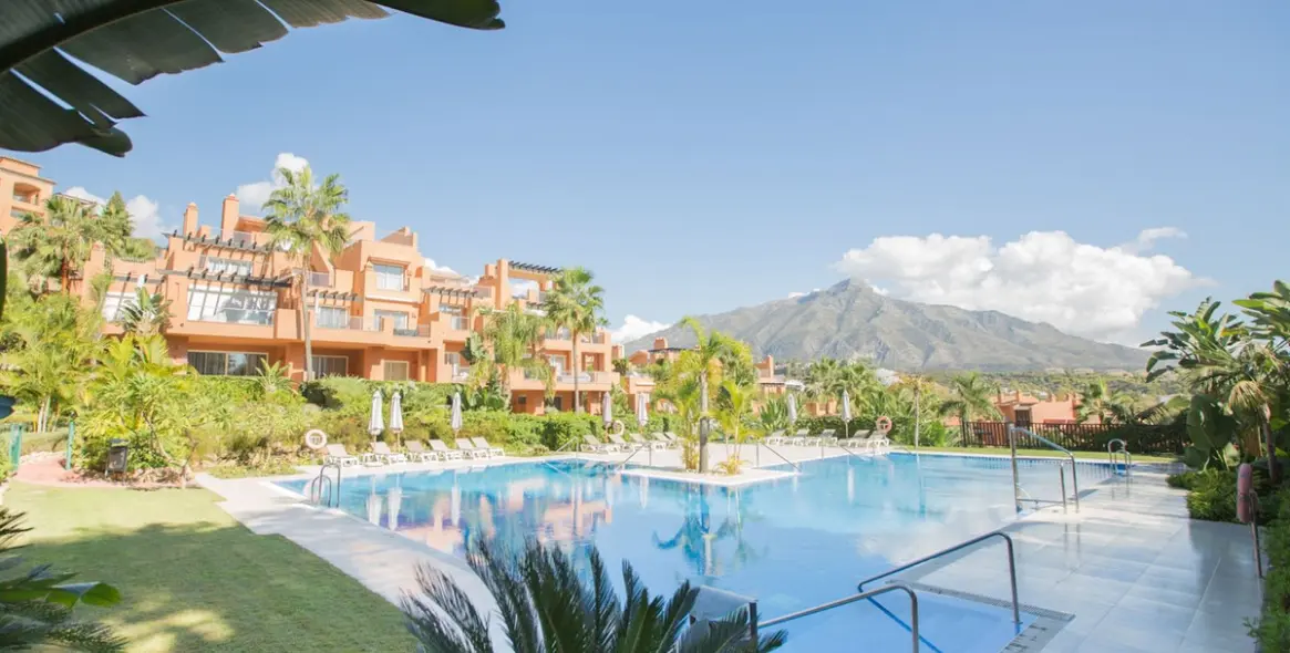 Продажа апартаментов на первом этаже в Nueva Andalucía 1