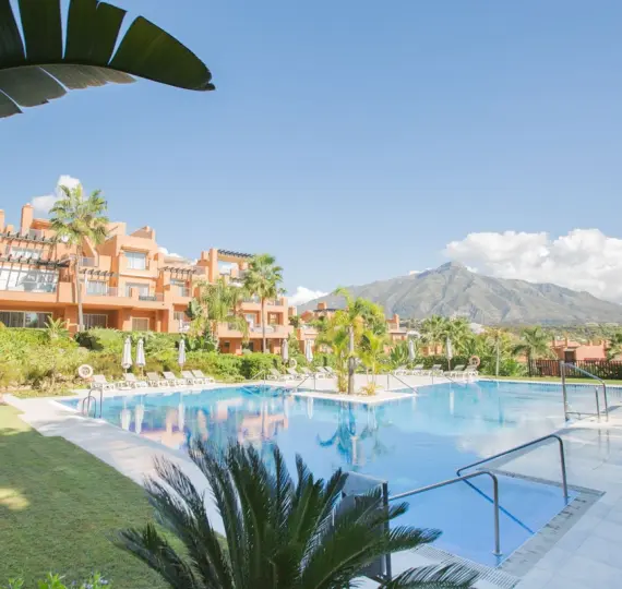 Продажа апартаментов на первом этаже в Nueva Andalucía