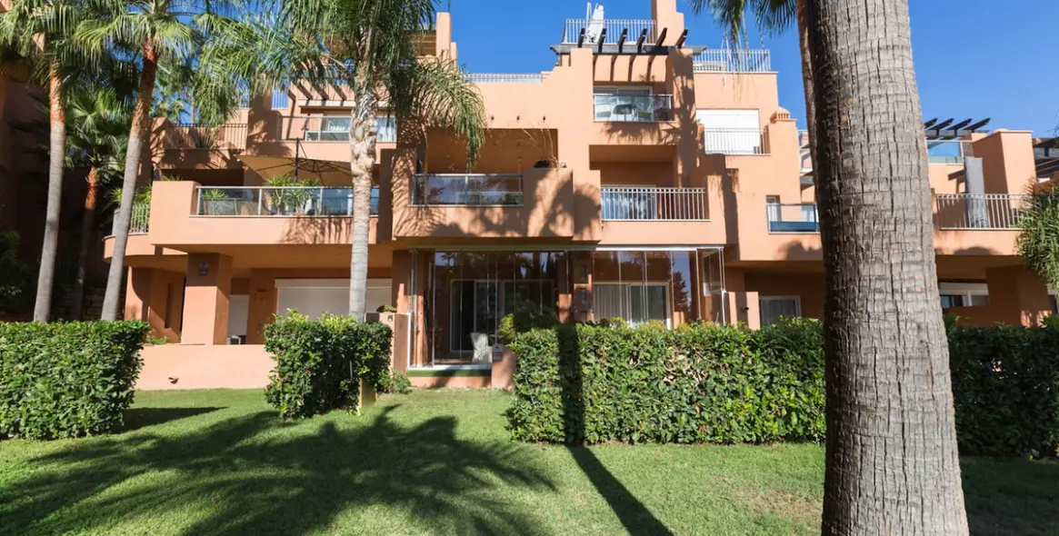 Продажа апартаментов на первом этаже в Nueva Andalucía 2