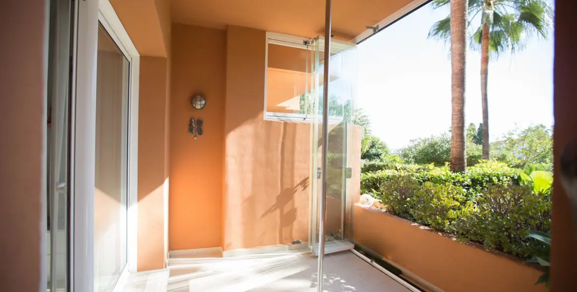 Sale of ground floor apartment in Nueva Andalucía 25